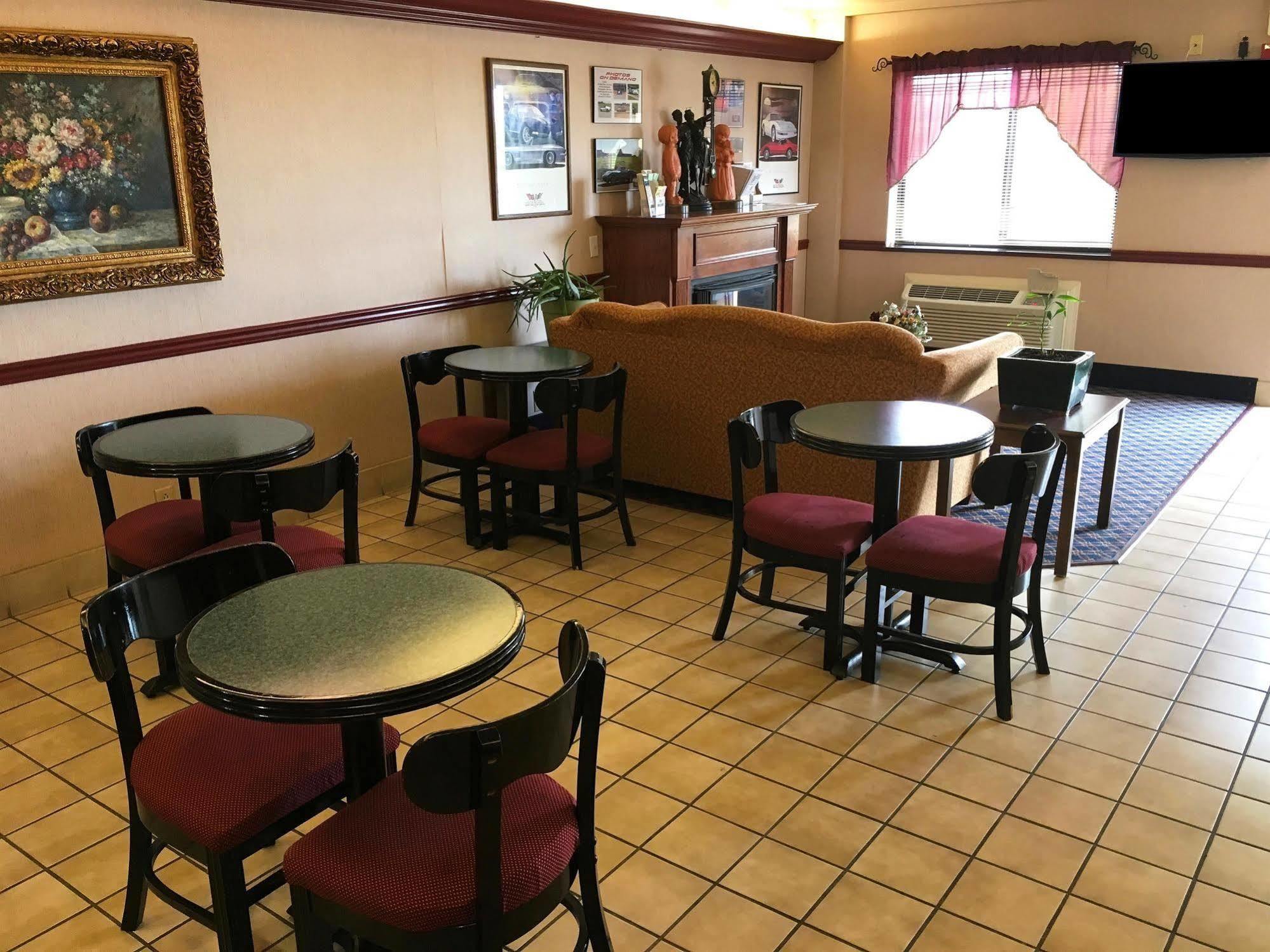 Country Hearth Inn - באולינג גרין מראה חיצוני תמונה